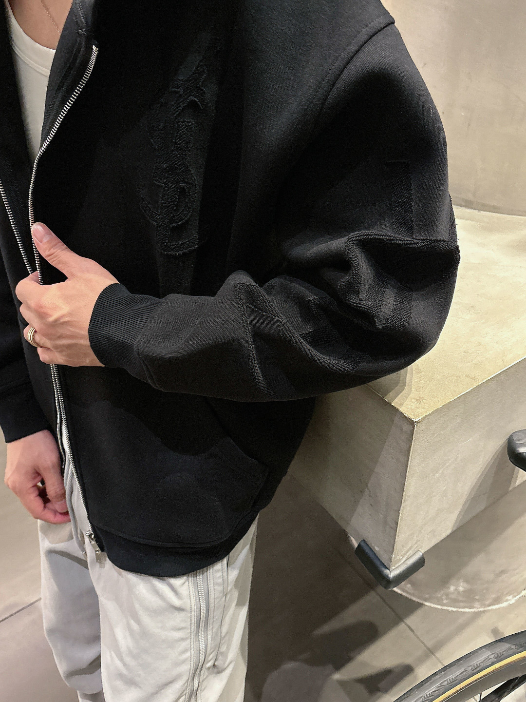 2025秋冬新款YSL重工艺烧花厚款外套码数 : S-XL