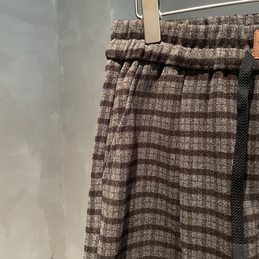 MM6🌟秋冬新款休闲裤🆕采用优质面料，具有质感，松紧腰带设计，超级时尚洋气！码数：S-2XL 男女同款（