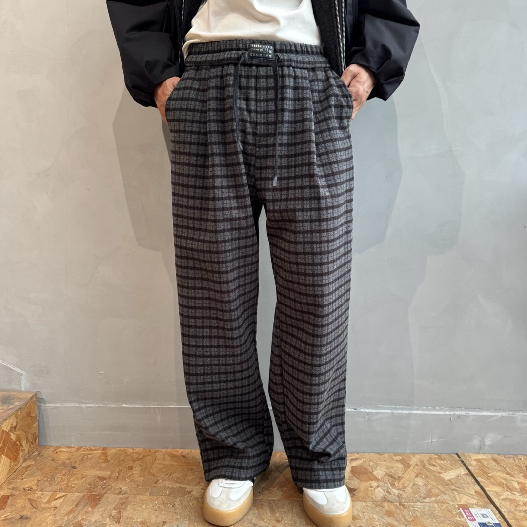 MM6🌟秋冬新款休闲裤🆕采用优质面料，具有质感，松紧腰带设计，超级时尚洋气！码数：S-2XL 男女同款（