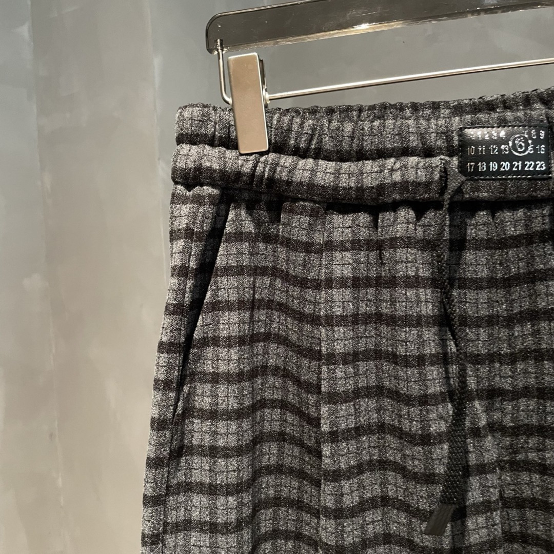 MM6🌟秋冬新款休闲裤🆕采用优质面料，具有质感，松紧腰带设计，超级时尚洋气！码数：S-2XL 男女同款（