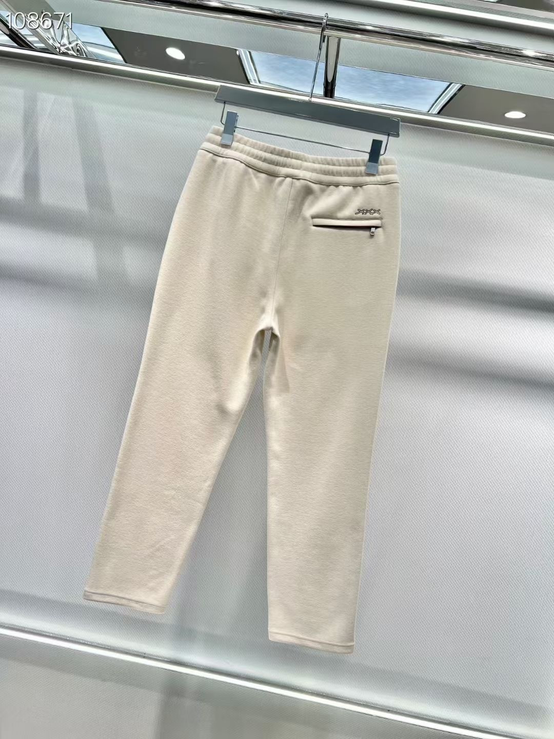 杰尼亚 𝟐𝟎𝟐𝟓秋冬上新高订轻奢休闲裤 现货供应 特殊成分再生纤维面料 抗皱免烫 舒适0压感 贴肤穿着全