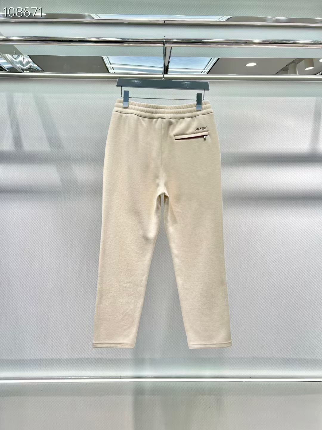 杰尼亚 𝟐𝟎𝟐𝟓秋冬上新高订轻奢休闲裤 现货供应 特殊成分再生纤维面料 抗皱免烫 舒适0压感 贴肤穿着全