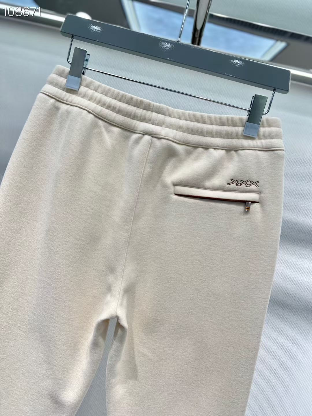 杰尼亚 𝟐𝟎𝟐𝟓秋冬上新高订轻奢休闲裤 现货供应 特殊成分再生纤维面料 抗皱免烫 舒适0压感 贴肤穿着全