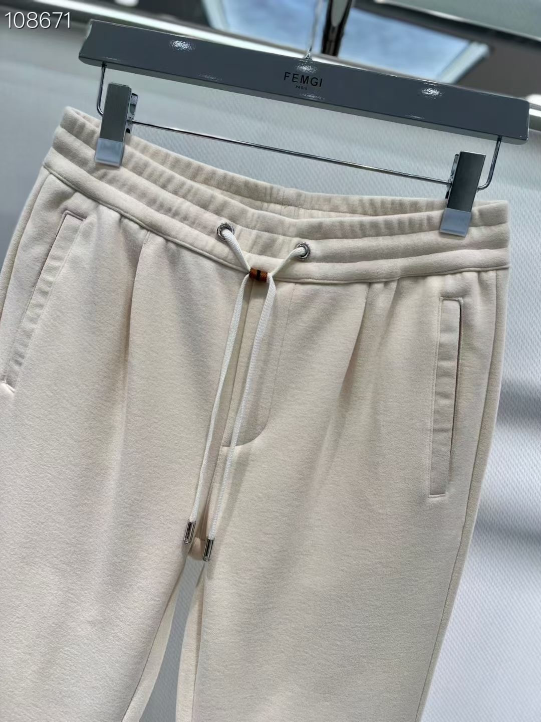 杰尼亚 𝟐𝟎𝟐𝟓秋冬上新高订轻奢休闲裤 现货供应 特殊成分再生纤维面料 抗皱免烫 舒适0压感 贴肤穿着全