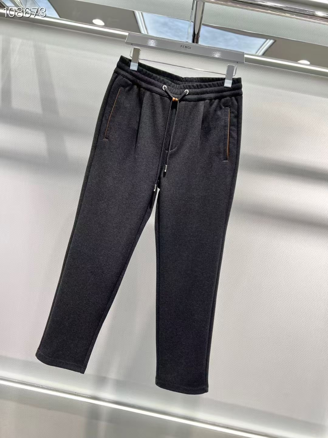 杰尼亚 𝟐𝟎𝟐𝟓秋冬上新高订轻奢休闲裤 现货供应 特殊成分再生纤维面料 抗皱免烫 舒适0压感 贴肤穿着全