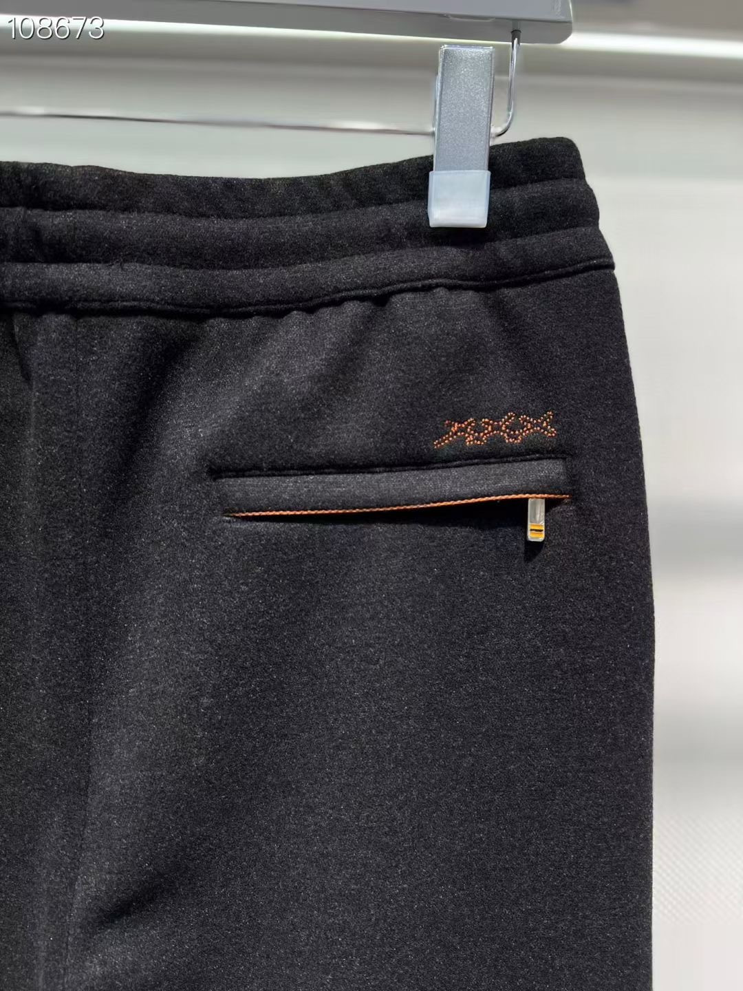 杰尼亚 𝟐𝟎𝟐𝟓秋冬上新高订轻奢休闲裤 现货供应 特殊成分再生纤维面料 抗皱免烫 舒适0压感 贴肤穿着全