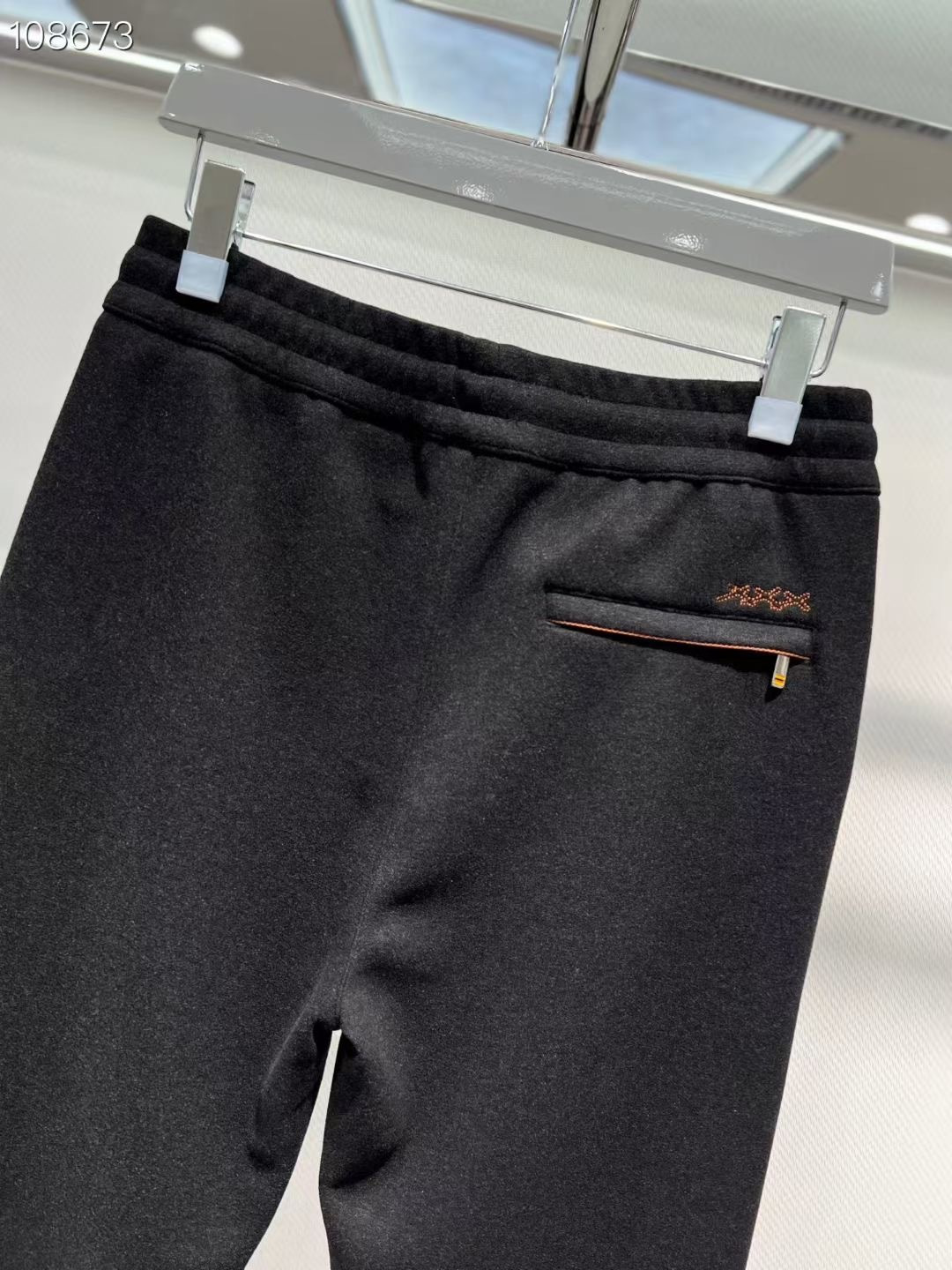 杰尼亚 𝟐𝟎𝟐𝟓秋冬上新高订轻奢休闲裤 现货供应 特殊成分再生纤维面料 抗皱免烫 舒适0压感 贴肤穿着全