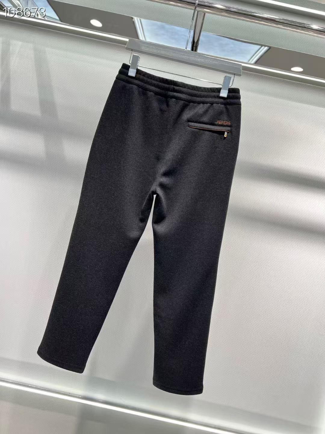 杰尼亚 𝟐𝟎𝟐𝟓秋冬上新高订轻奢休闲裤 现货供应 特殊成分再生纤维面料 抗皱免烫 舒适0压感 贴肤穿着全