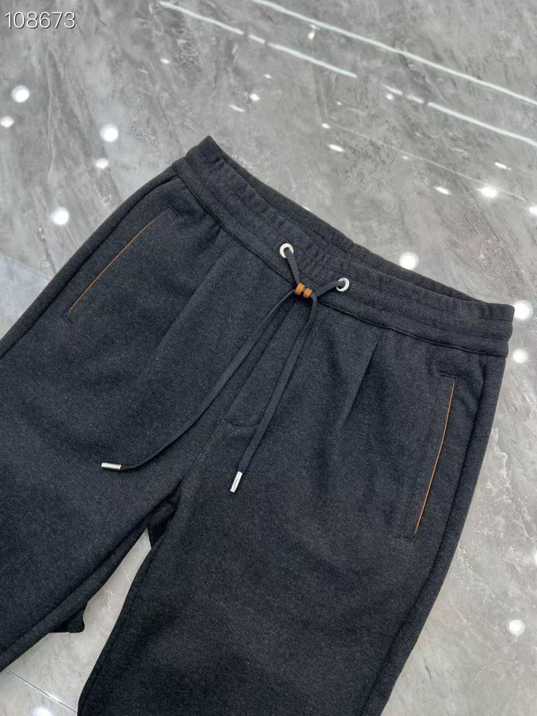 杰尼亚 𝟐𝟎𝟐𝟓秋冬上新高订轻奢休闲裤 现货供应 特殊成分再生纤维面料 抗皱免烫 舒适0压感 贴肤穿着全