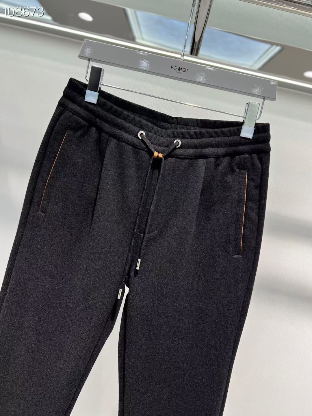 杰尼亚 𝟐𝟎𝟐𝟓秋冬上新高订轻奢休闲裤 现货供应 特殊成分再生纤维面料 抗皱免烫 舒适0压感 贴肤穿着全