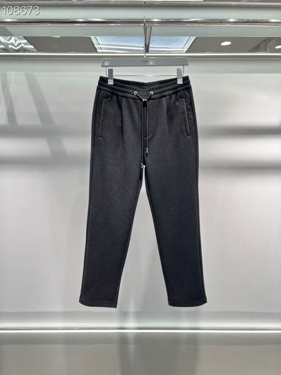 杰尼亚 𝟐𝟎𝟐𝟓秋冬上新高订轻奢休闲裤 现货供应 特殊成分再生纤维面料 抗皱免烫 舒适0压感 贴肤穿着全