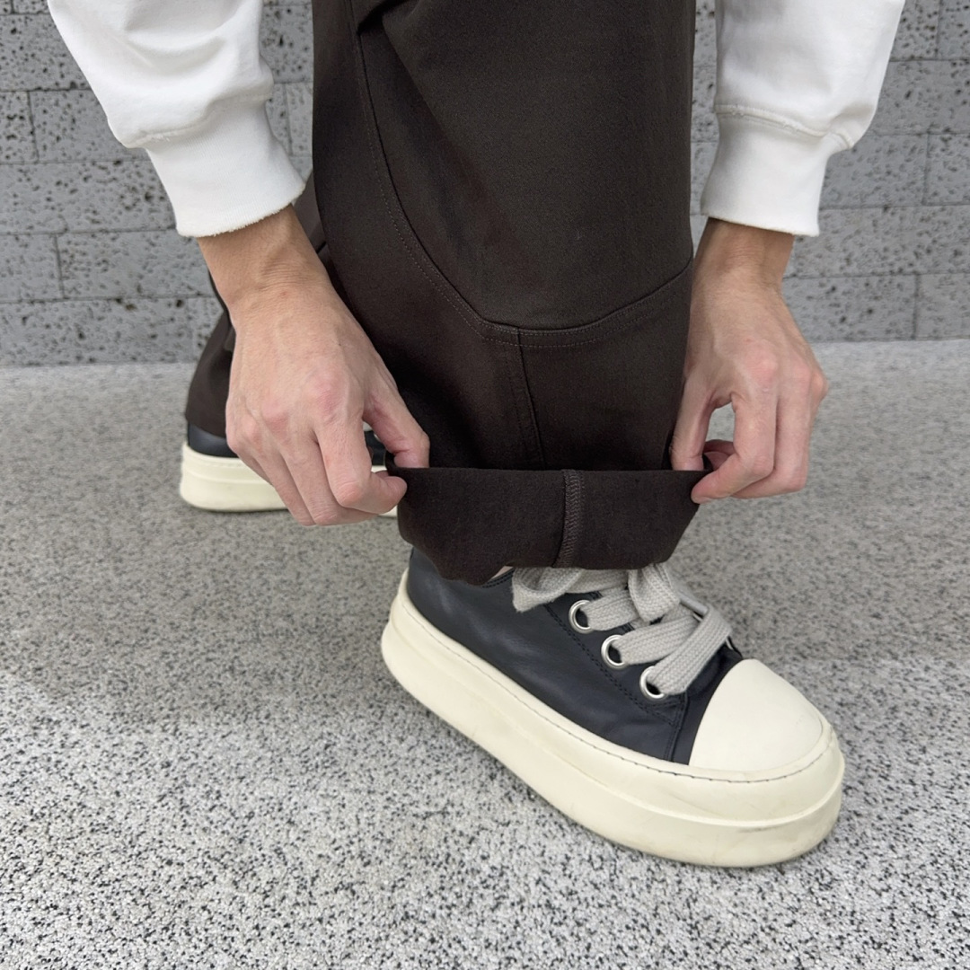 巴黎世家 新款秋冬加绒裤子[庆祝][庆祝]码数：M-3xL颜色：黑，咖