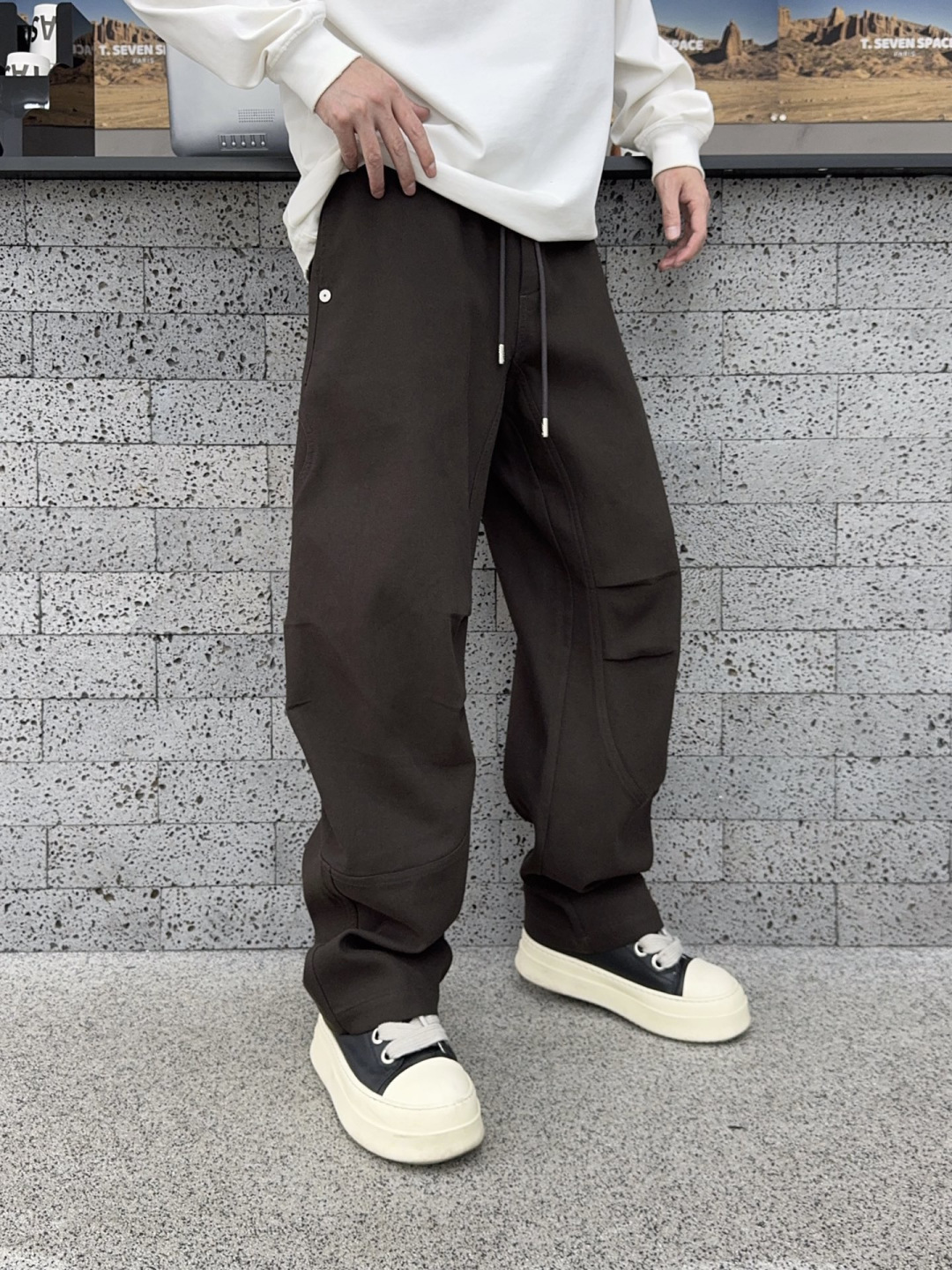 巴黎世家 新款秋冬加绒裤子[庆祝][庆祝]码数：M-3xL颜色：黑，咖