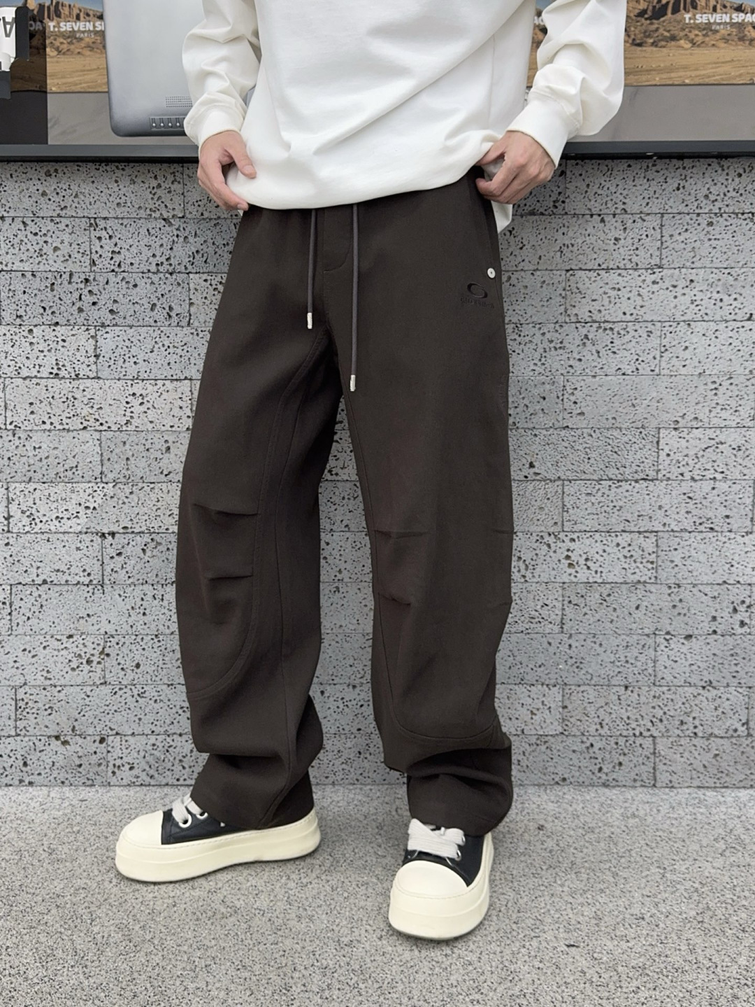 巴黎世家 新款秋冬加绒裤子[庆祝][庆祝]码数：M-3xL颜色：黑，咖