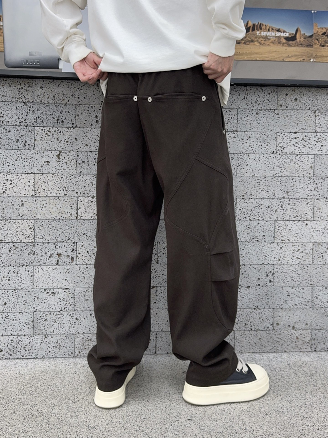 巴黎世家 新款秋冬加绒裤子[庆祝][庆祝]码数：M-3xL颜色：黑，咖