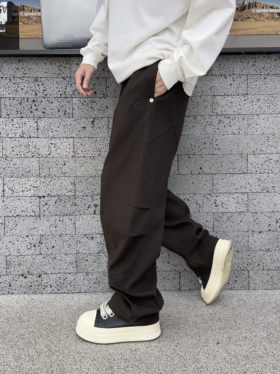 巴黎世家 新款秋冬加绒裤子[庆祝][庆祝]码数：M-3xL颜色：黑，咖