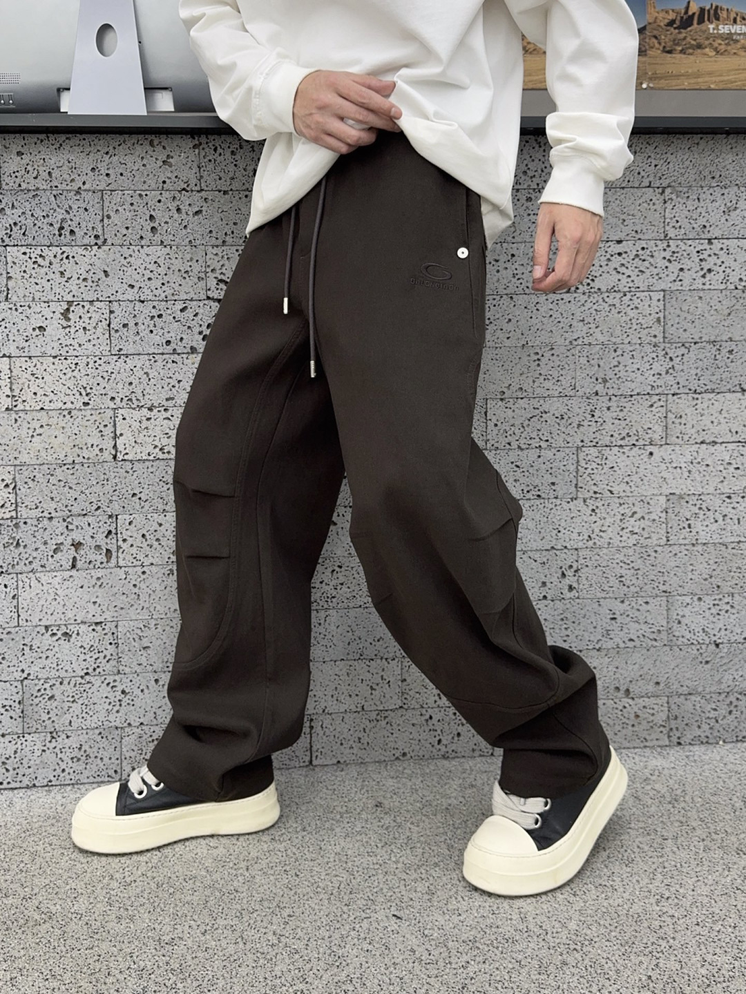 巴黎世家 新款秋冬加绒裤子[庆祝][庆祝]码数：M-3xL颜色：黑，咖