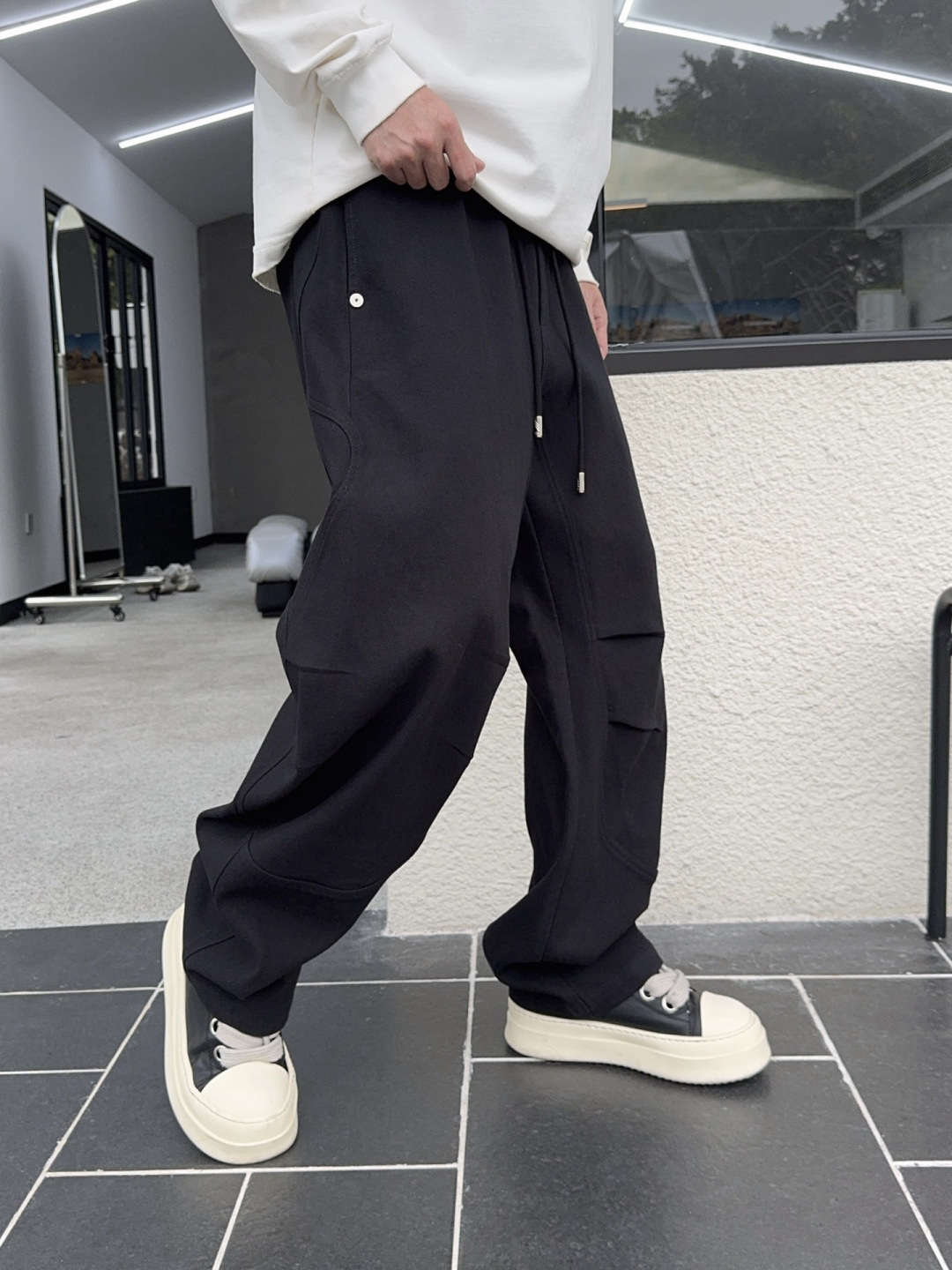 巴黎世家 新款秋冬加绒裤子[庆祝][庆祝]码数：M-3xL颜色：黑，咖