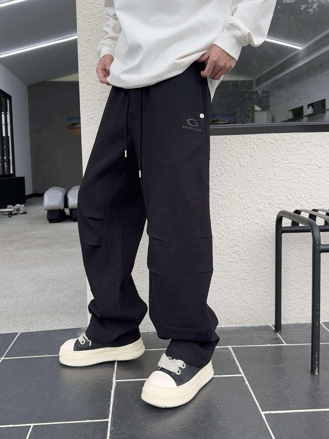 巴黎世家 新款秋冬加绒裤子[庆祝][庆祝]码数：M-3xL颜色：黑，咖