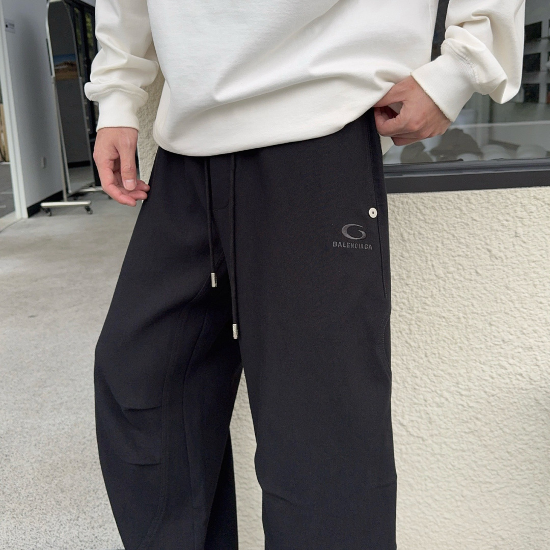 巴黎世家 新款秋冬加绒裤子[庆祝][庆祝]码数：M-3xL颜色：黑，咖