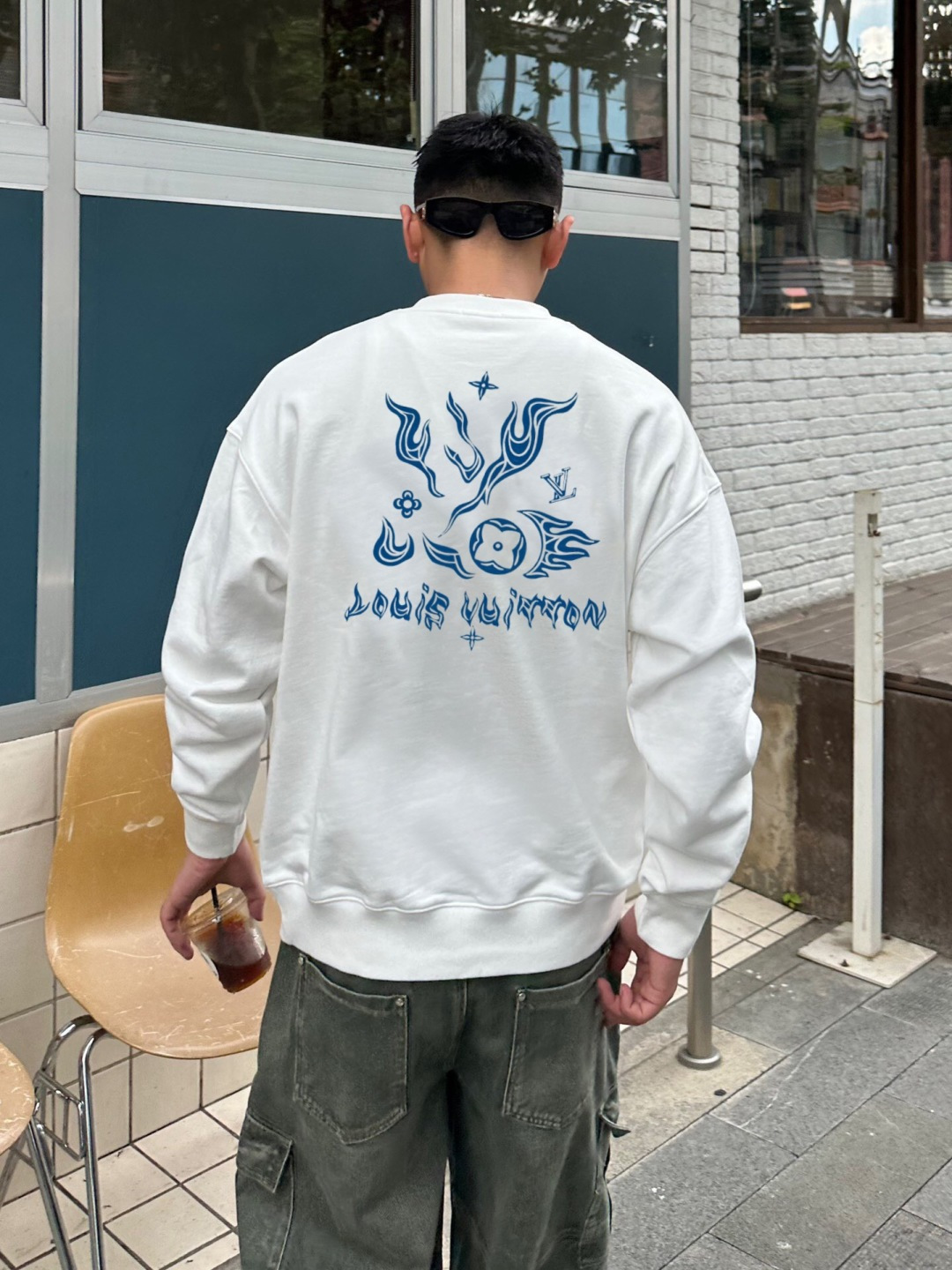 LOUIS* 路易LV*2025秋冬新款圆领卫衣400克毛圈纯棉字母logo绣花➕硅胶拉桨颜色：黑色 白