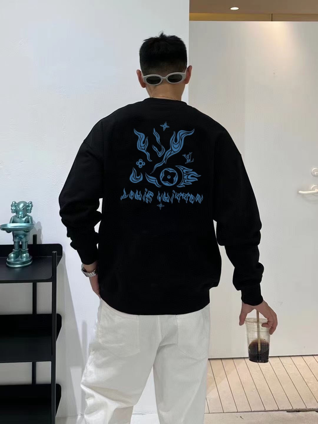 LOUIS* 路易LV*2025秋冬新款圆领卫衣400克毛圈纯棉字母logo绣花➕硅胶拉桨颜色：黑色 白