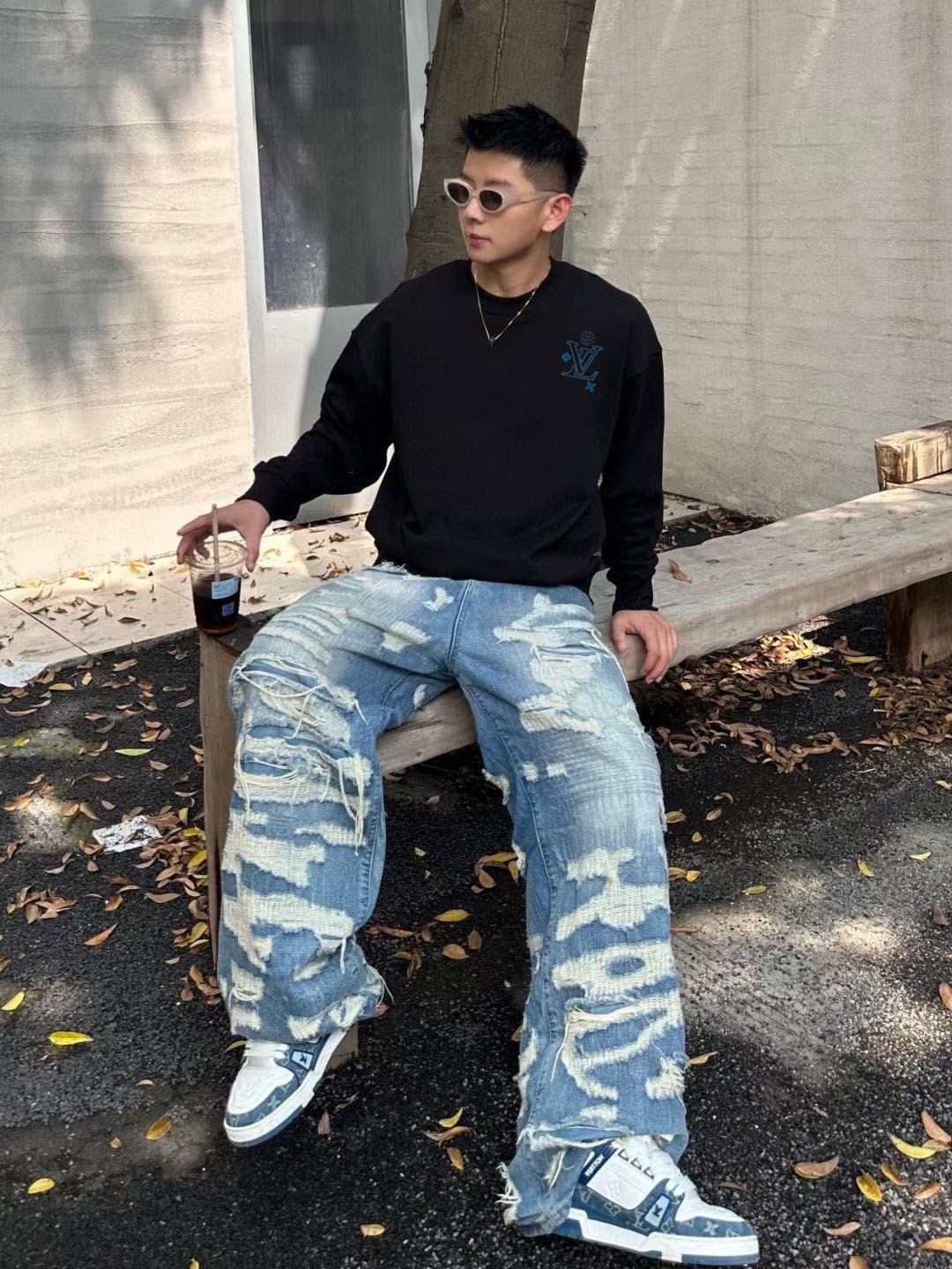 LOUIS* 路易LV*2025秋冬新款圆领卫衣400克毛圈纯棉字母logo绣花➕硅胶拉桨颜色：黑色 白