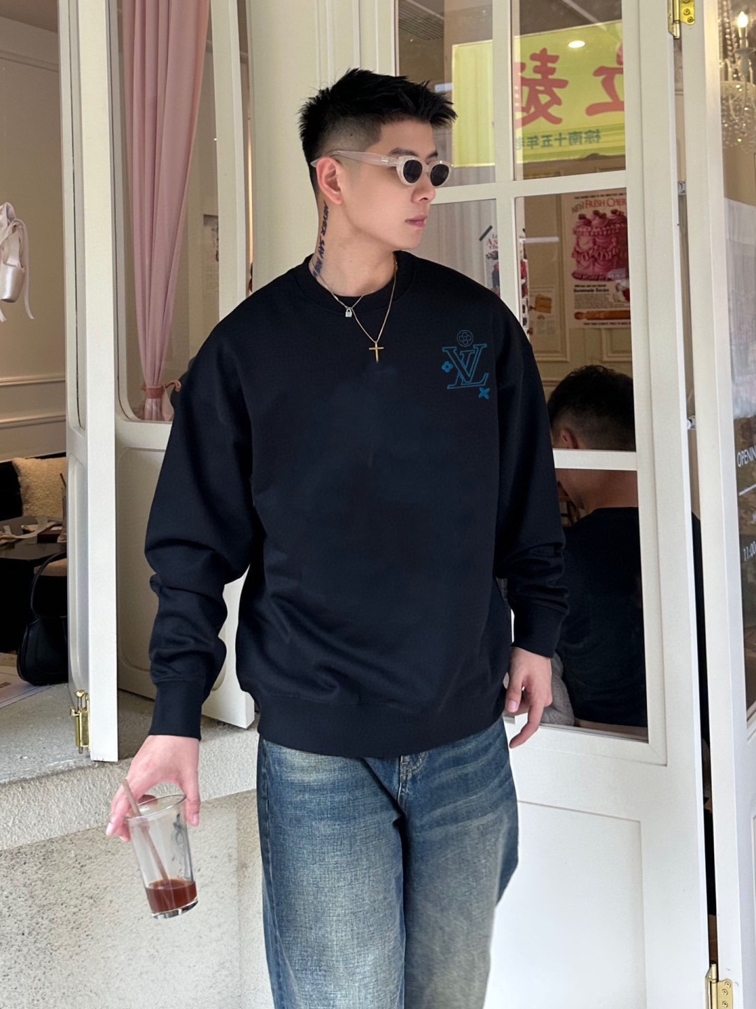 LOUIS* 路易LV*2025秋冬新款圆领卫衣400克毛圈纯棉字母logo绣花➕硅胶拉桨颜色：黑色 白