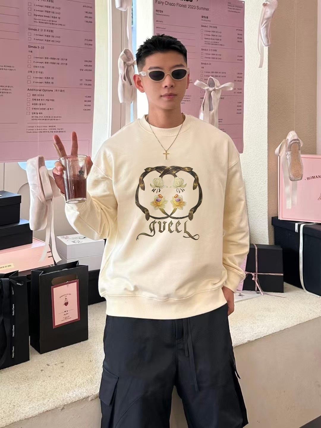 GUCC*2025秋冬新款 个性字母logo印花 定制面料400g 圆领卫衣 男女同款颜色：黑色 杏色 