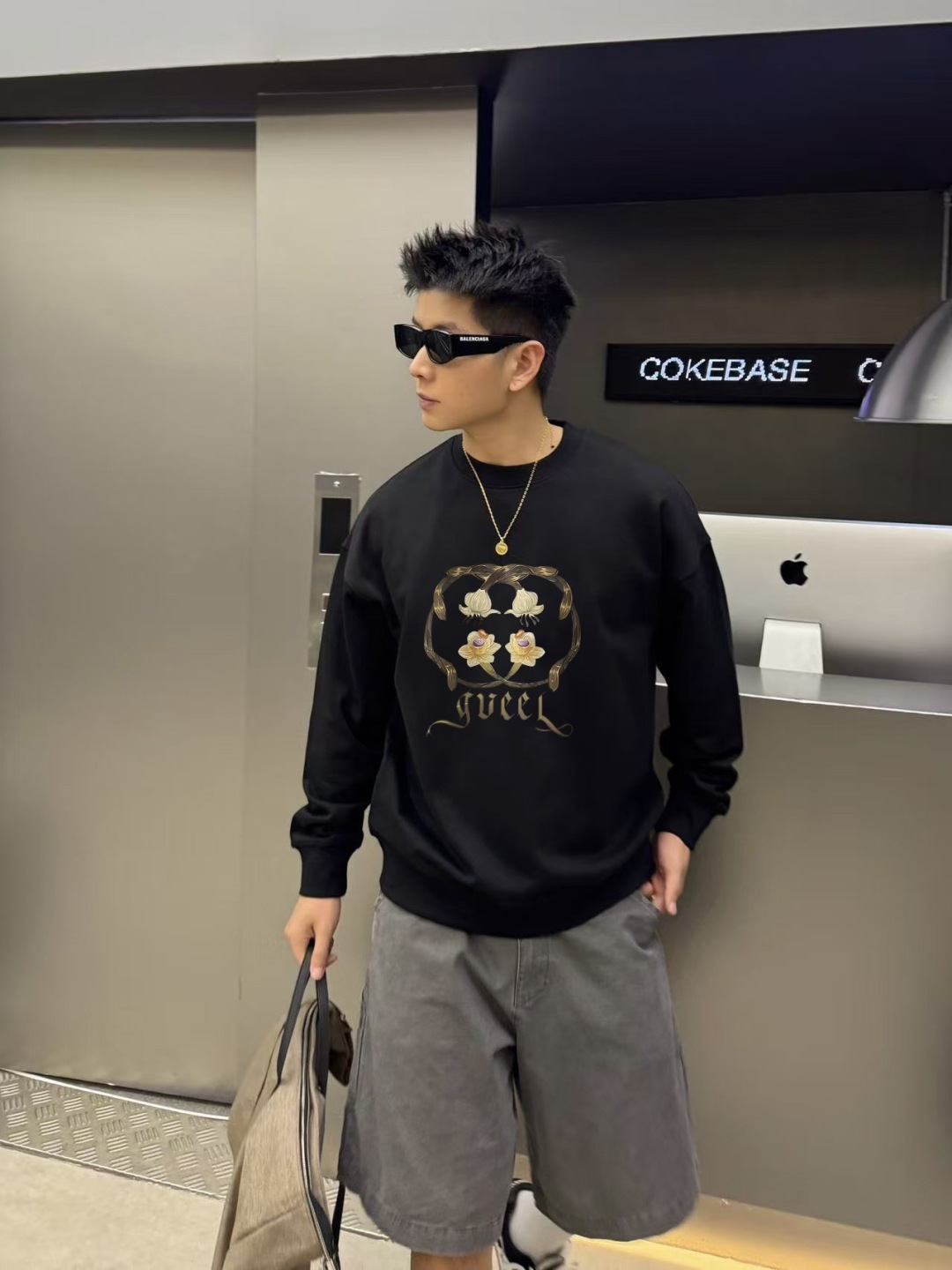 GUCC*2025秋冬新款 个性字母logo印花 定制面料400g 圆领卫衣 男女同款颜色：黑色 杏色 