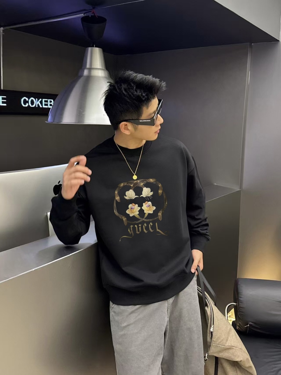 GUCC*2025秋冬新款 个性字母logo印花 定制面料400g 圆领卫衣 男女同款颜色：黑色 杏色 