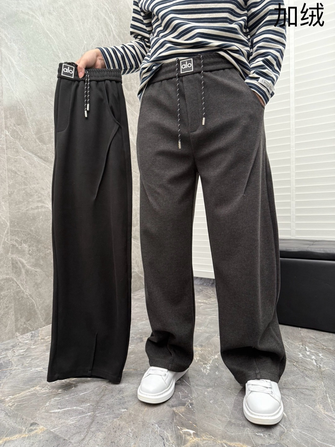 （新出加绒）alo🌈🌈新款加绒休闲裤，采用高定面料，裤子腰头饰有logo字母设计，面料手感柔软滑润、保型