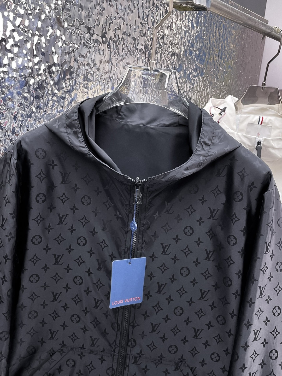 LV 官网同款，提前发售！2025ss开秋新款男士双面穿夹克外套，原单三标齐全高端版本！带隐藏帽，专柜定