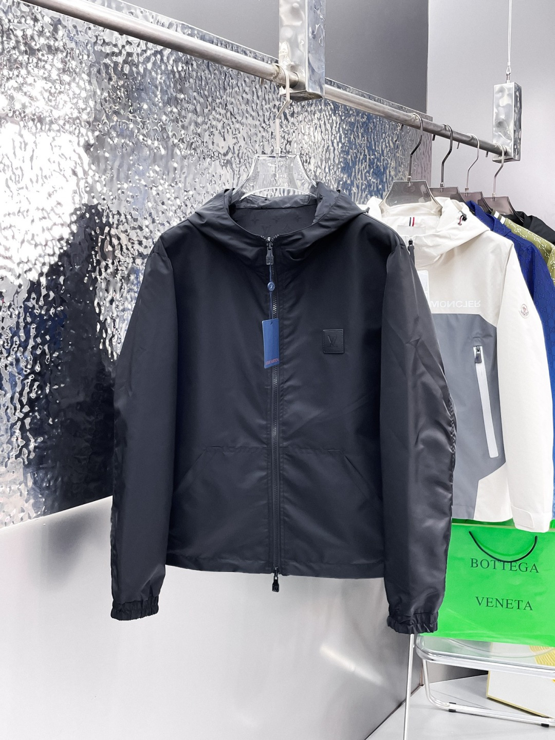 LV 官网同款，提前发售！2025ss开秋新款男士双面穿夹克外套，原单三标齐全高端版本！带隐藏帽，专柜定