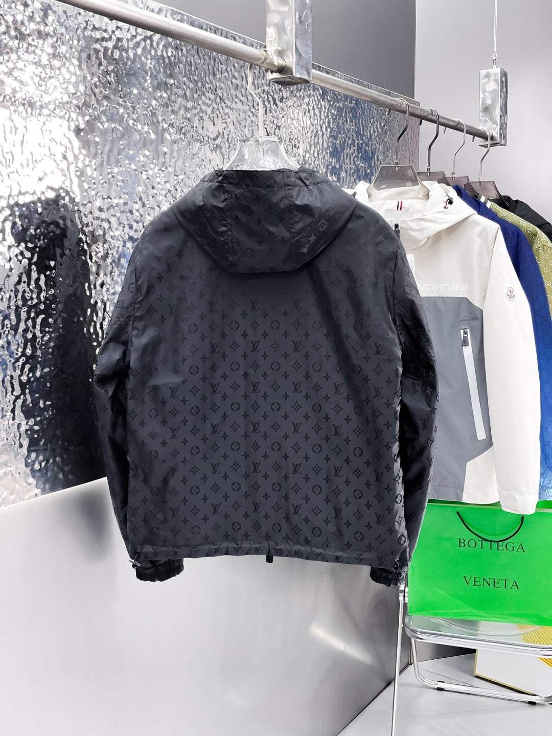 LV 官网同款，提前发售！2025ss开秋新款男士双面穿夹克外套，原单三标齐全高端版本！带隐藏帽，专柜定