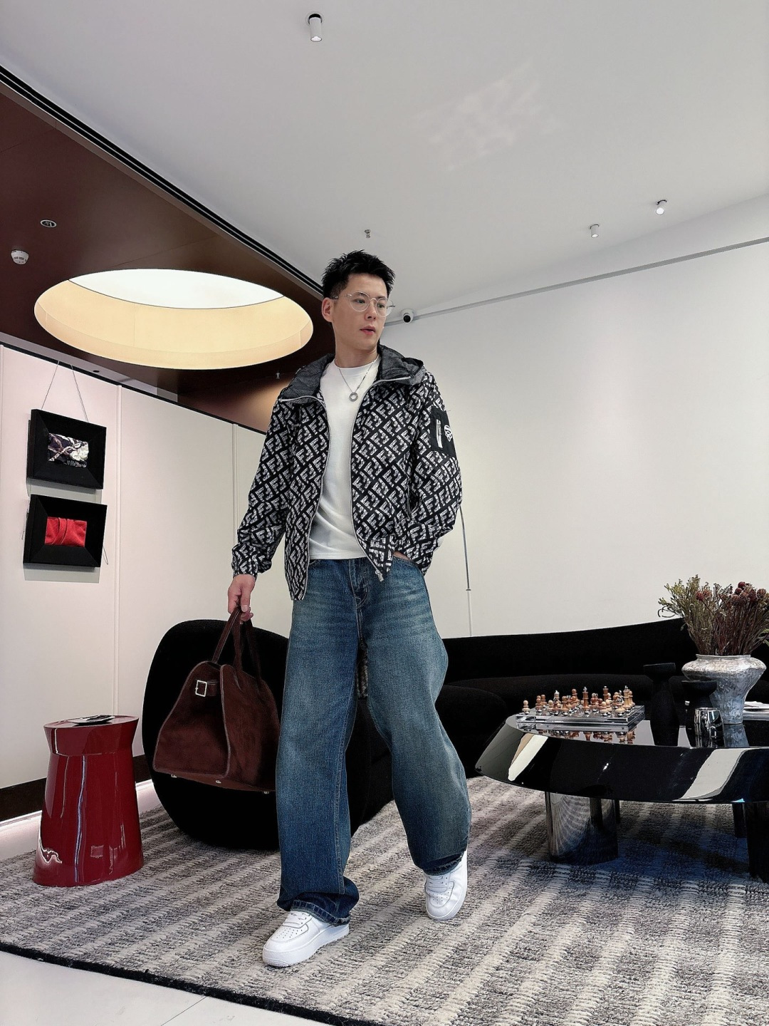 芬迪 2025秋季新款夹克外套，秀场新品‼品相非常完美，舒适保暖，三标齐全色泽饱满诱人，非常出彩的设计，