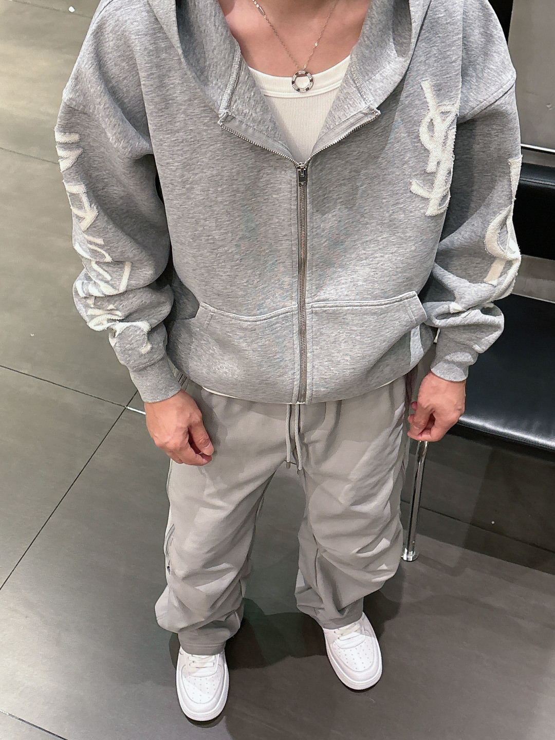 2025秋冬新款YSL重工艺烧花厚款外套码数 : S-XL