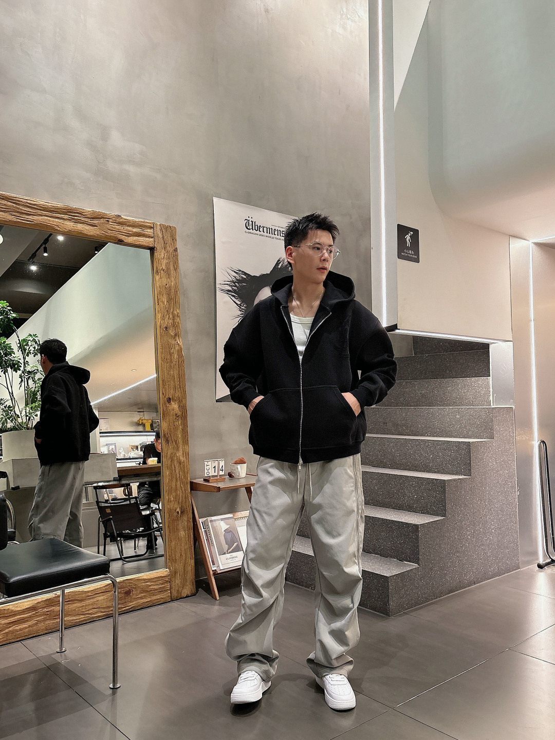 2025秋冬新款YSL重工艺烧花厚款外套码数 : S-XL