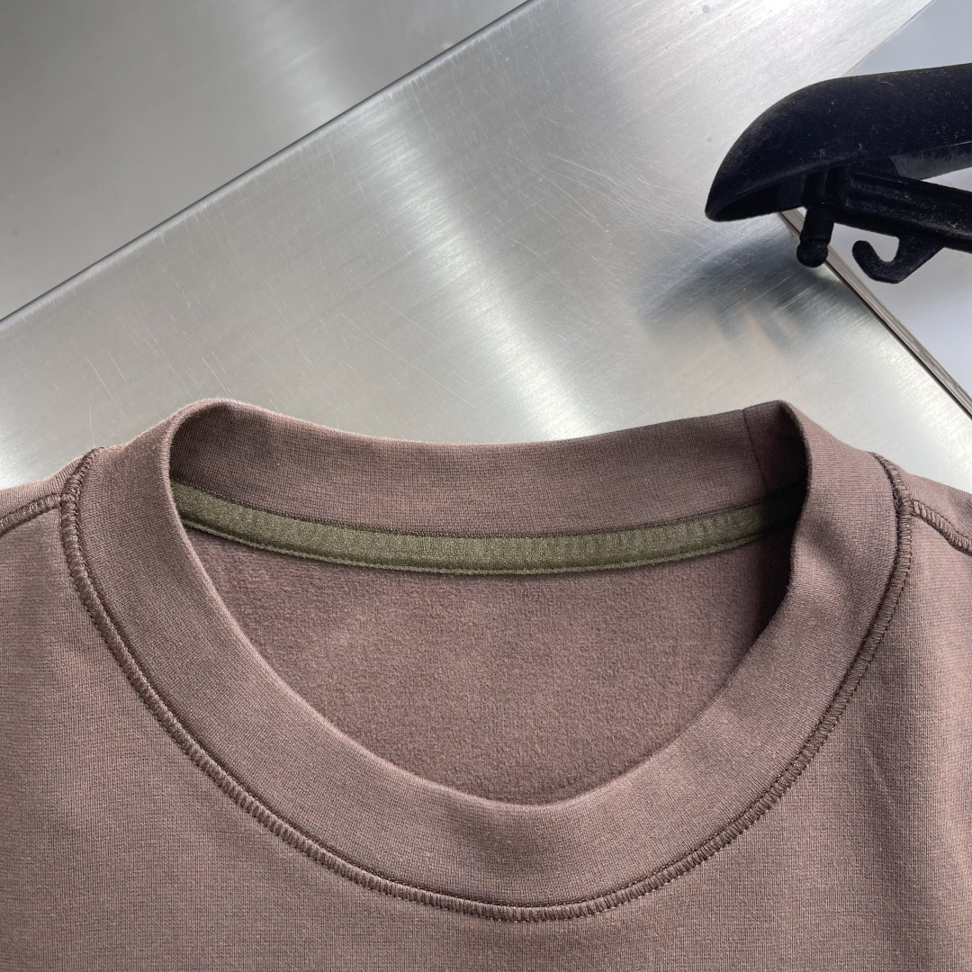 Z ZEGN 2025秋冬款棉莫代尔打底。码数：M-5XL 微阔版型精选棉与莫代尔混纺面料，亲肤柔软，内