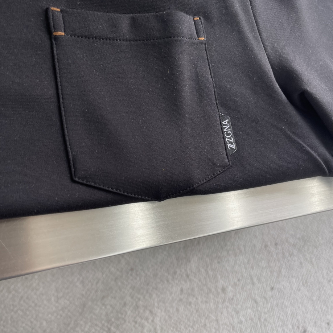 Z ZEGN 2025秋冬款棉莫代尔打底。码数：M-5XL 微阔版型精选棉与莫代尔混纺面料，亲肤柔软，内