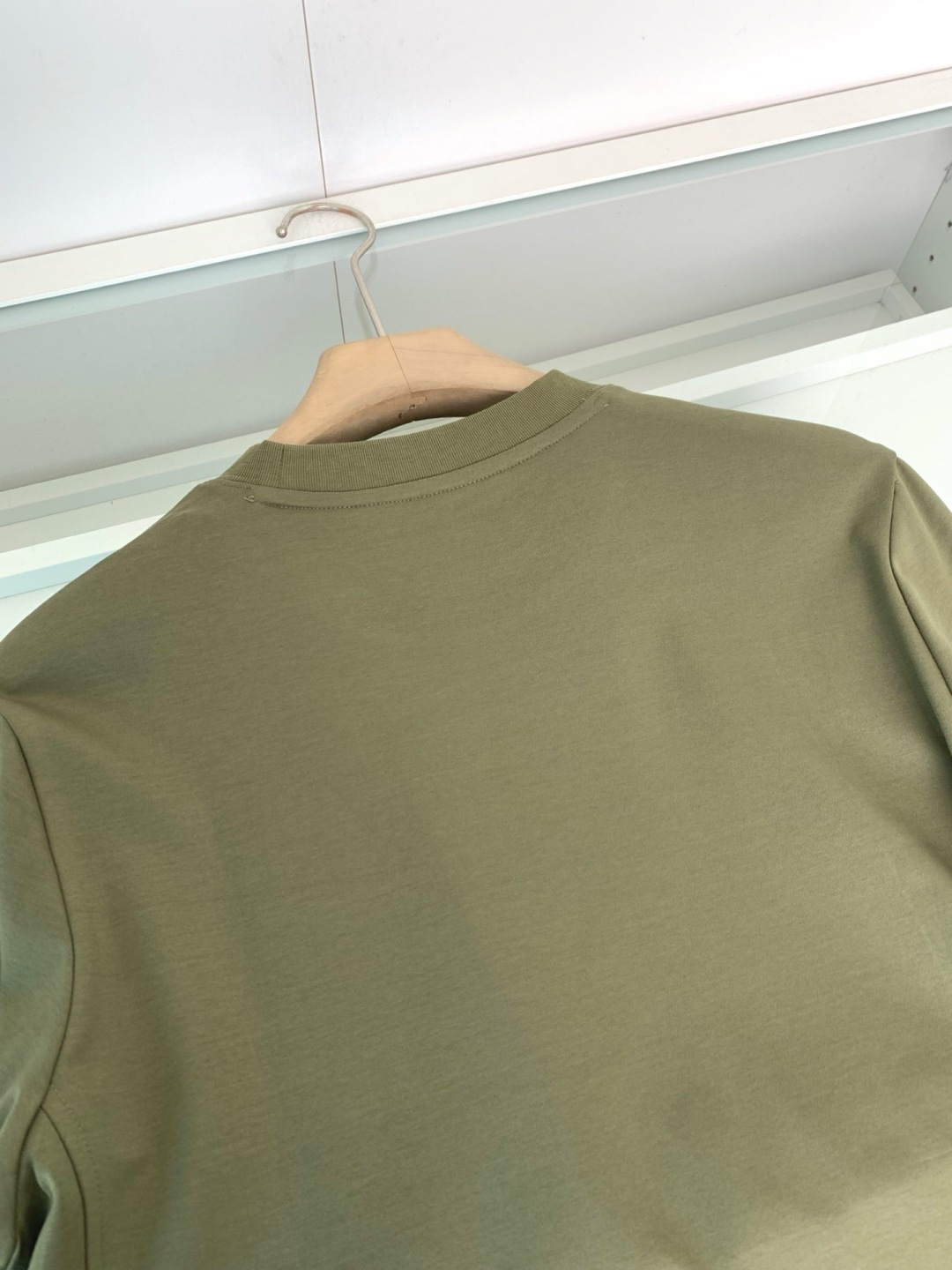 打底系列季度：2025秋冬颜色：黑色 白色 金铜色 石墨灰 藏青色 军绿色尺码: m-5xL版型：长袖打