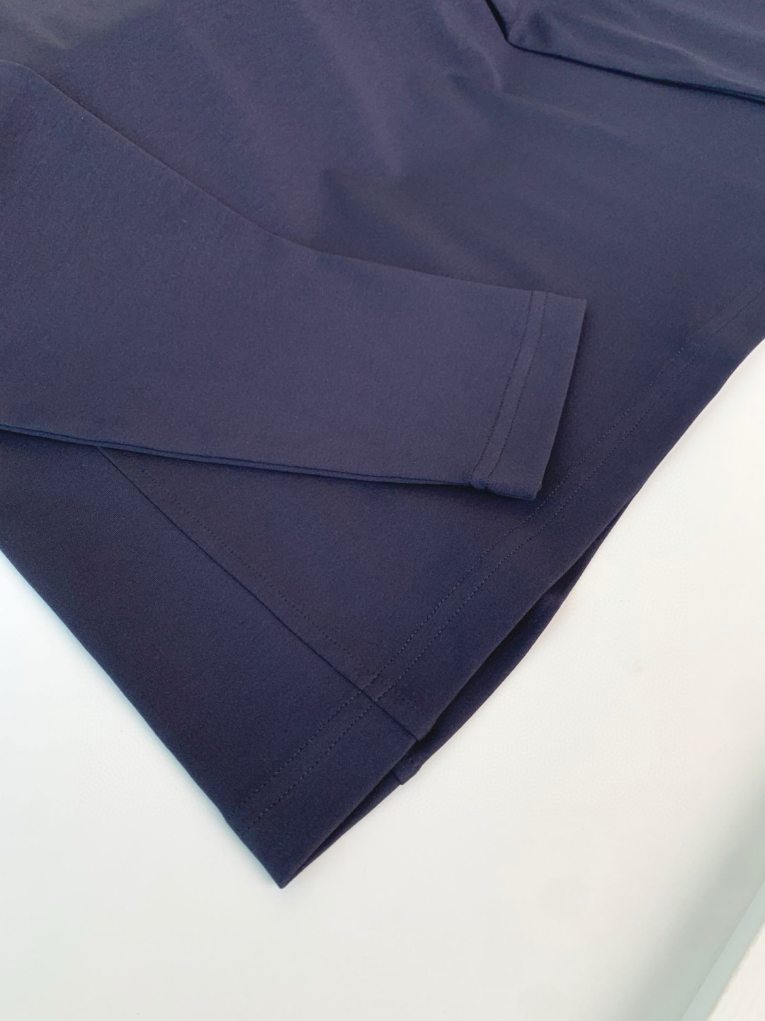 打底系列季度：2025秋冬颜色：黑色 白色 金铜色 石墨灰 藏青色 军绿色尺码: m-5xL版型：长袖打