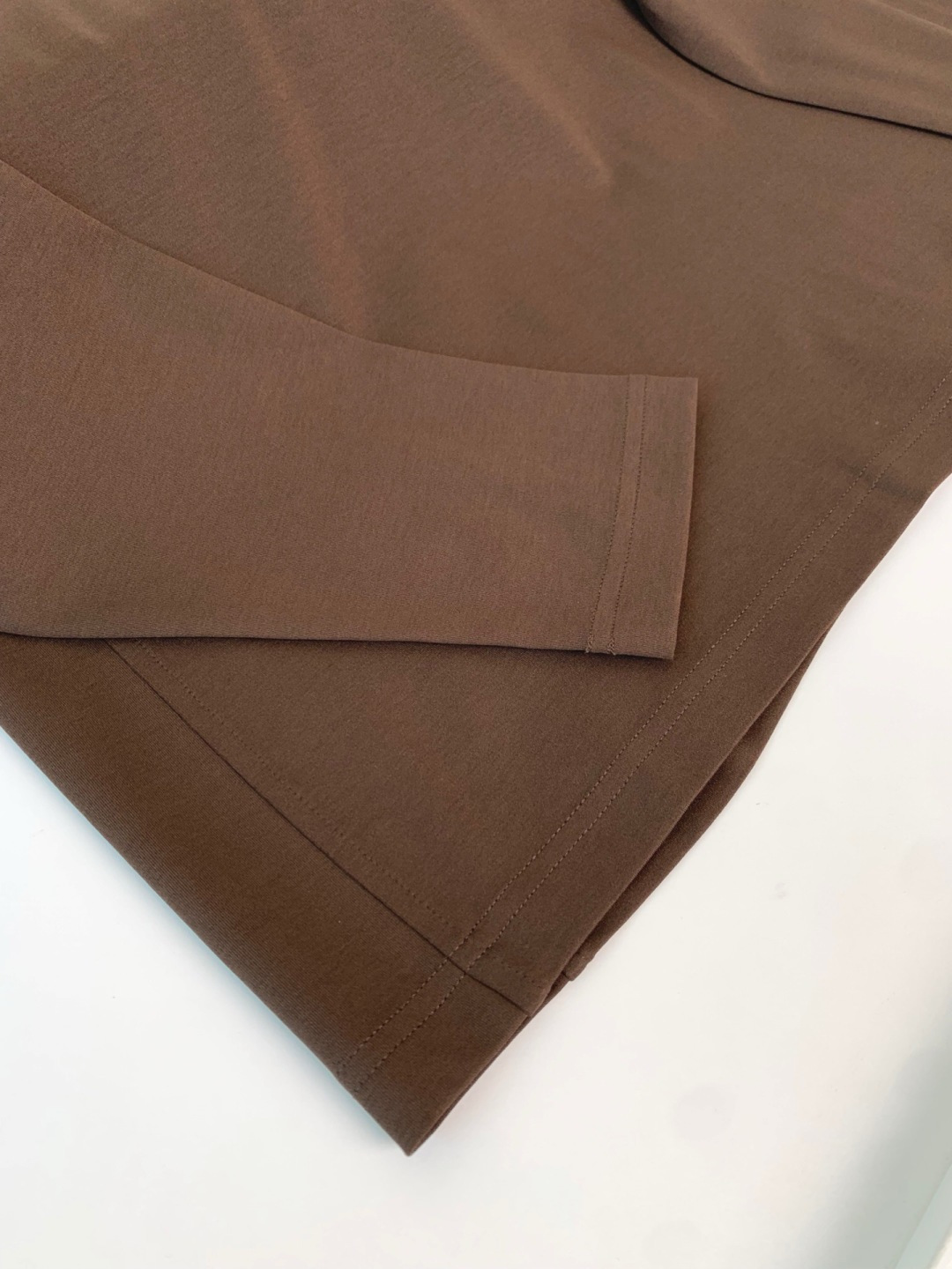 打底系列季度：2025秋冬颜色：黑色 白色 金铜色 石墨灰 藏青色 军绿色尺码: m-5xL版型：长袖打