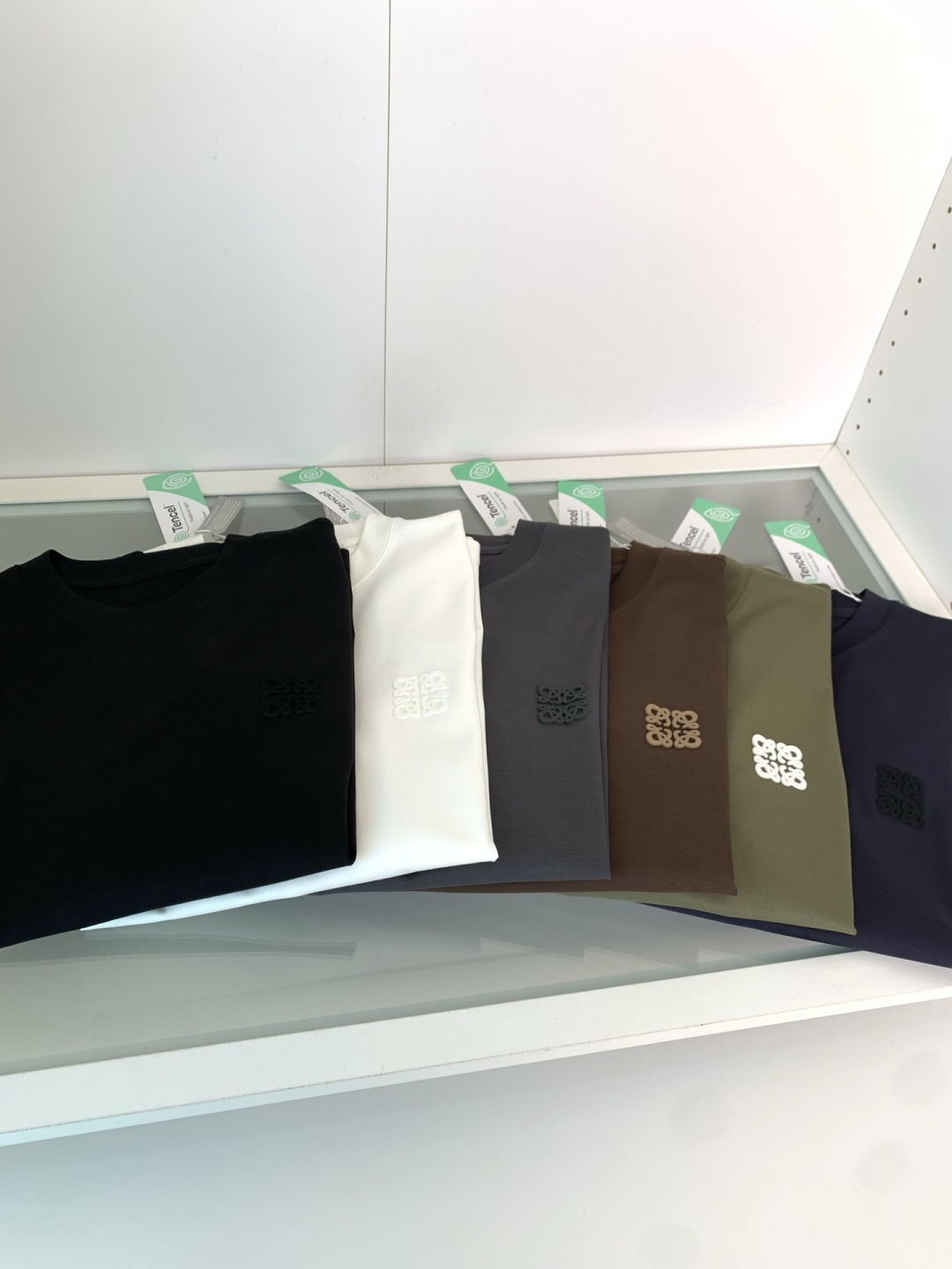 打底系列季度：2025秋冬颜色：黑色 白色 金铜色 石墨灰 藏青色 军绿色尺码: m-5xL版型：长袖打