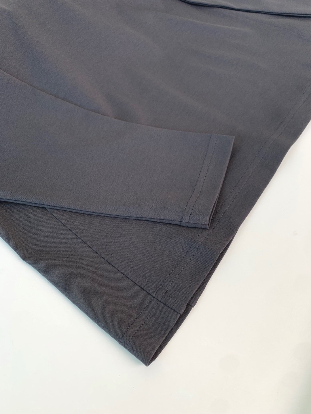 打底系列季度：2025秋冬颜色：黑色 白色 金铜色 石墨灰 藏青色 军绿色尺码: m-5xL版型：长袖打