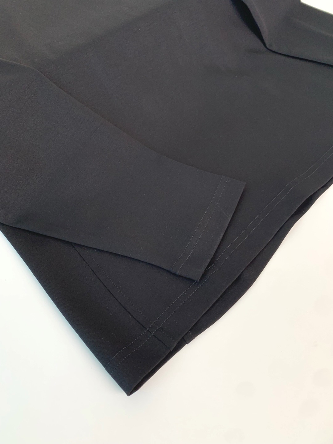 打底系列季度：2025秋冬颜色：黑色 白色 金铜色 石墨灰 藏青色 军绿色尺码: m-5xL版型：长袖打