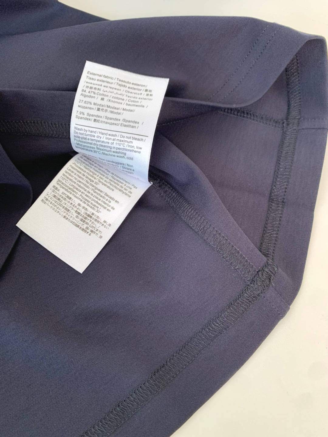 打底系列季度：2025秋冬颜色：黑色 白色 金铜色 石墨灰 藏青色 军绿色尺码: m-5xL版型：长袖打