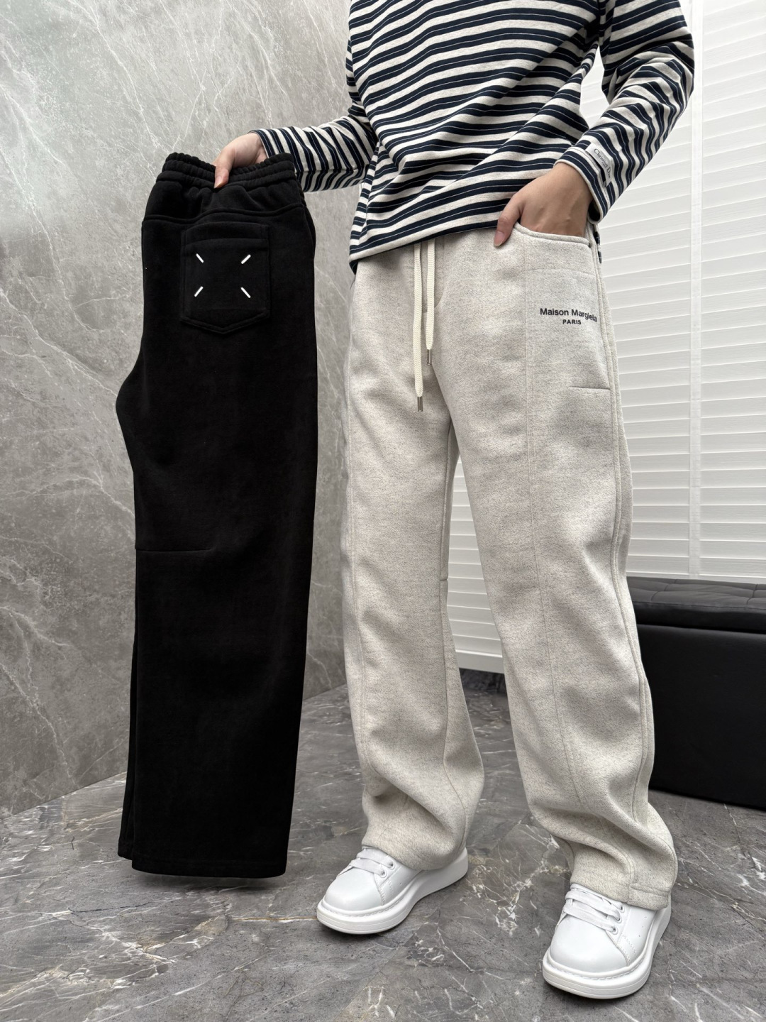 马吉拉🌈🌈新款加绒休闲裤，采用高定优质面料，裤子侧向饰有logo字母设计，辨识度颇为鲜明，弹性松紧腰边抽