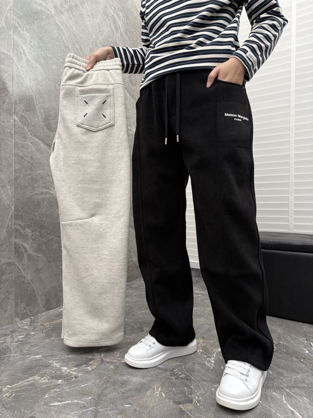 马吉拉🌈🌈新款加绒休闲裤，采用高定优质面料，裤子侧向饰有logo字母设计，辨识度颇为鲜明，弹性松紧腰边抽
