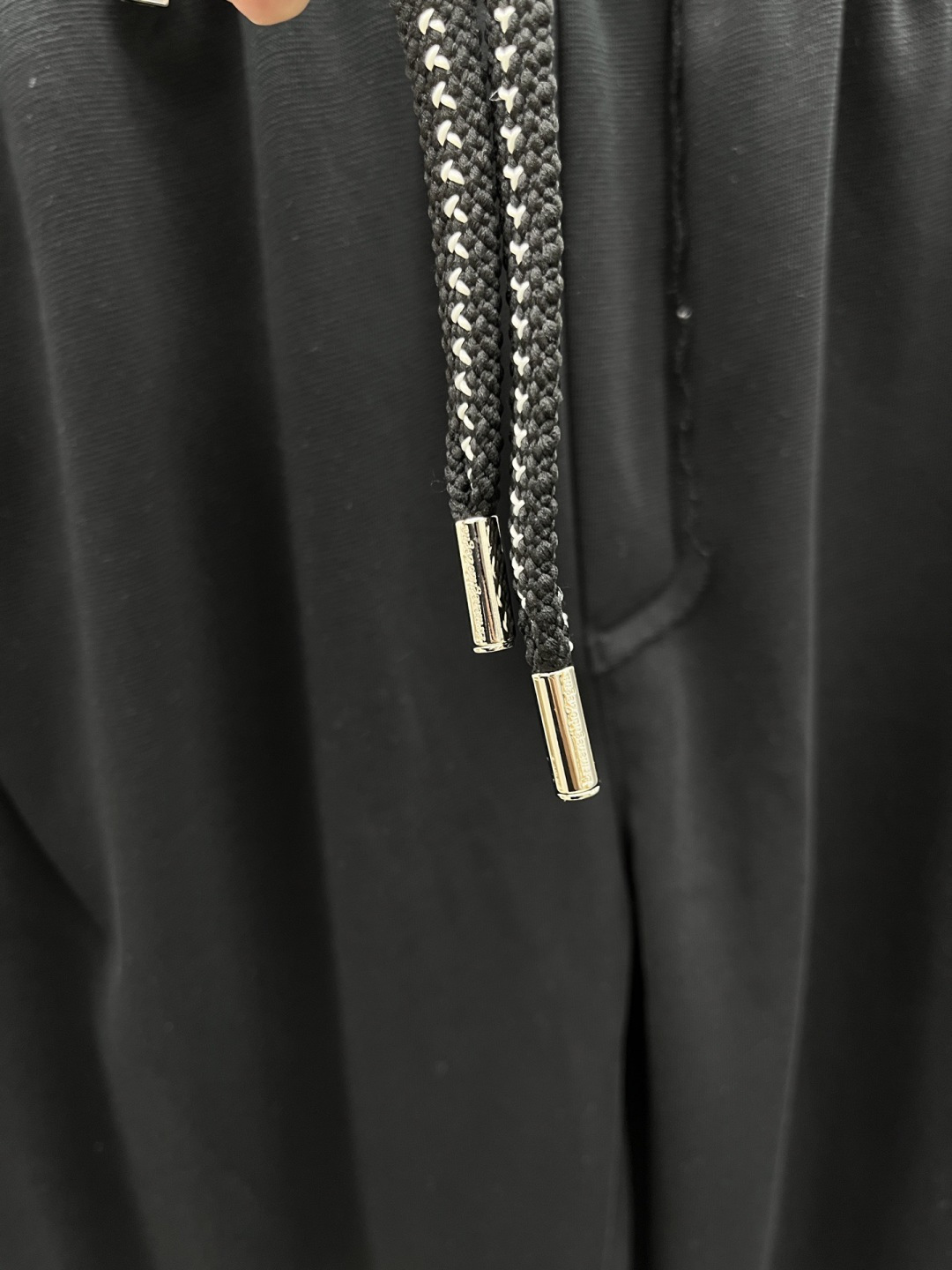 杰尼亚🔥🔥新款加绒长裤，香港洋行渠道货，高级优质面料，绒面内里，细腻柔软程度非同一般。标识增添看点，处处